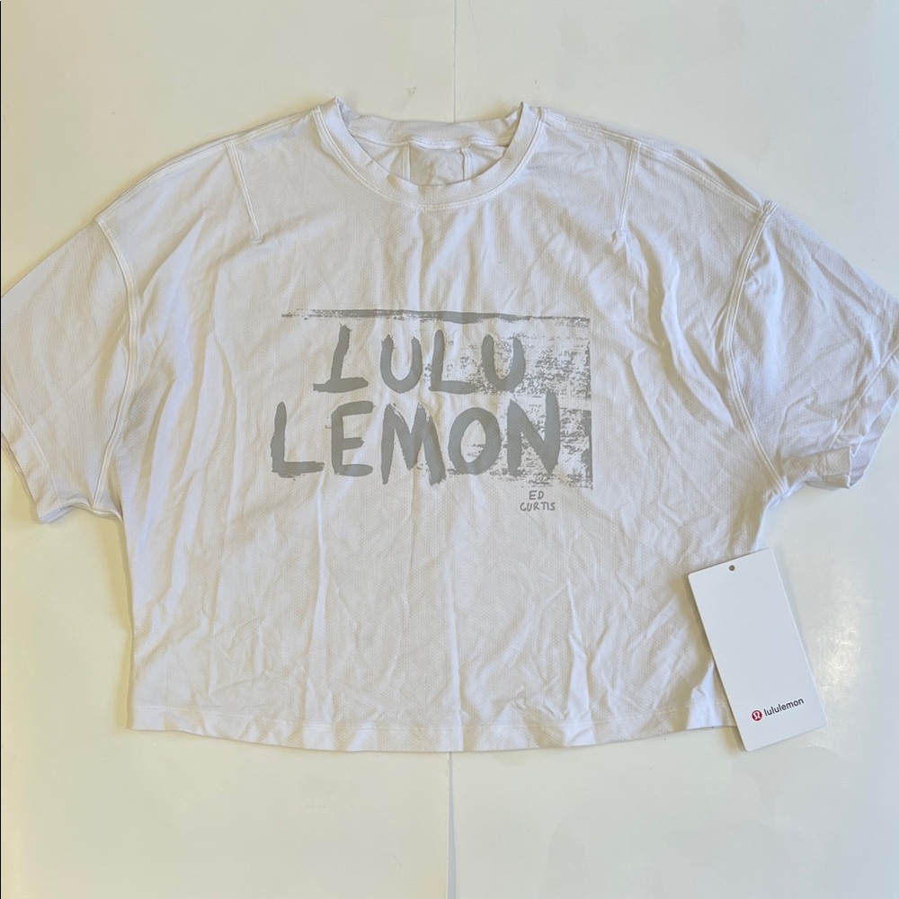 Lululemon athletica Women’s White Graphic Top in size small